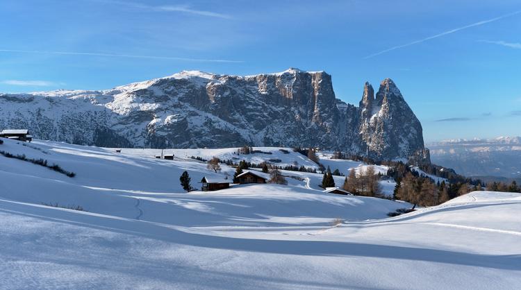 Alpe-di-siusi-cabis-dolomites